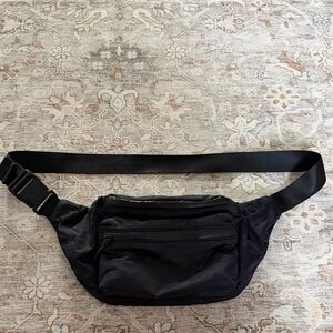 Athleta Unisex Belt Bag Black Camo Print